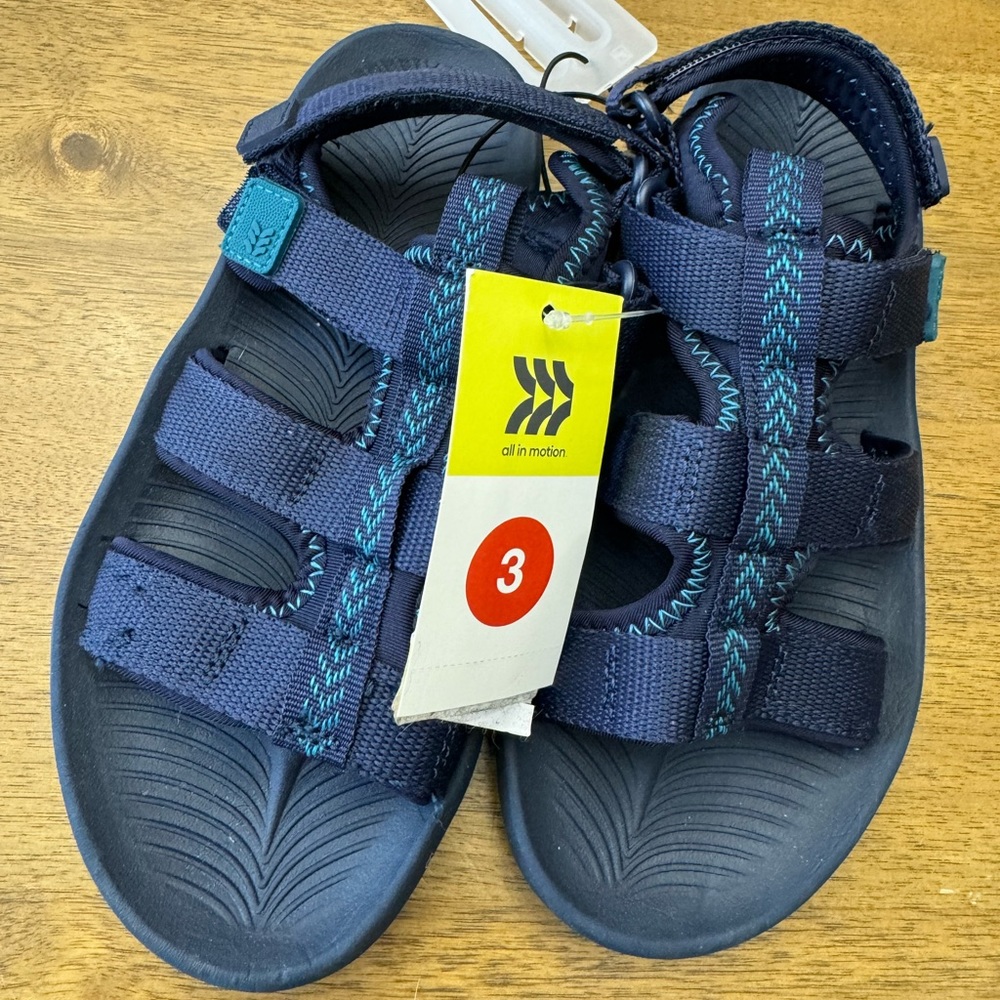 NWT All in Motion Blue Lummi Sandals Youth
